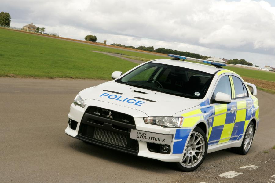  Mitsubishi Lancer Evolution X UK Police Car 2009 года  (фото 14 из 19)